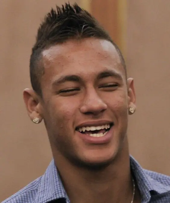 Dents de Neymar Jr dans sa jeunesse au début de sa carrière à Santos