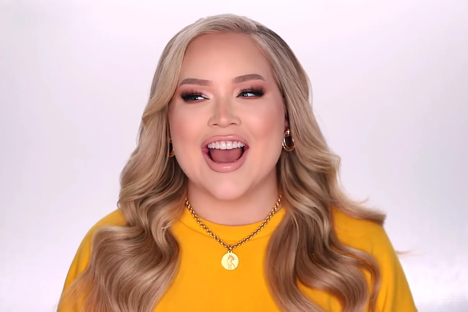 Nikkie Tutorials teeth