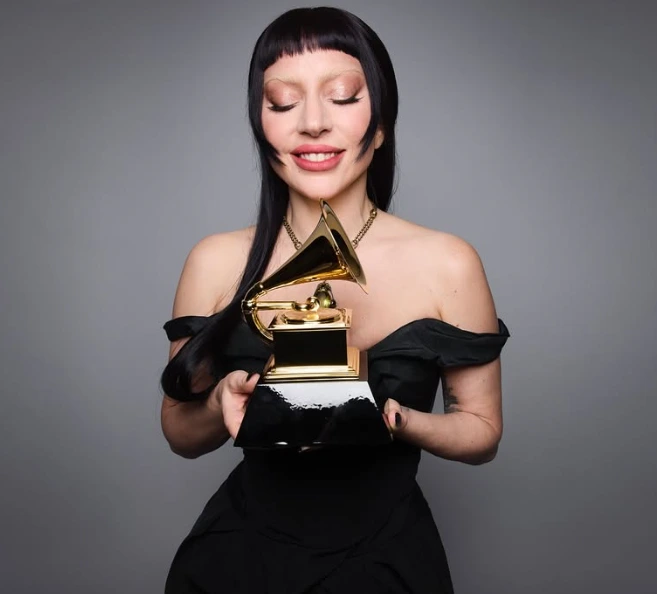 Lady Gaga Teeth: The Ultimate Review of Her Dental Transformation (2005 ...