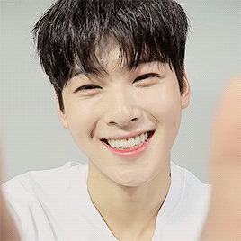 Transformation des dents de Cha Eunwoo et dynamique du sourire en gros plan anime