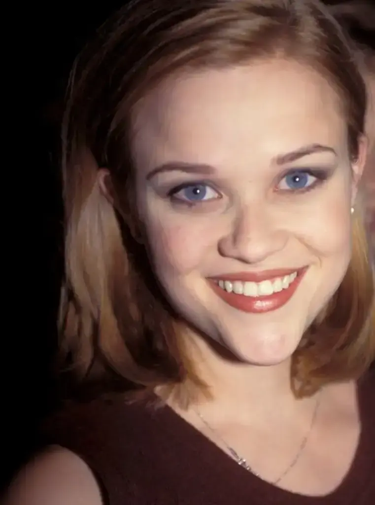 Dents de Reese Witherspoon en 2005 montrant l alignement naturel et la structure dentaire