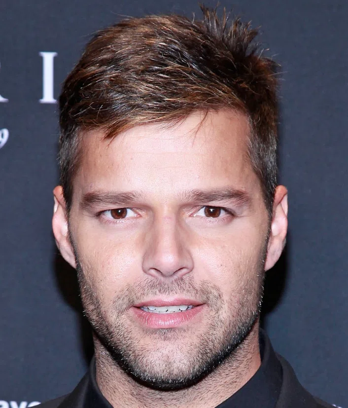 Les dents de Ricky Martin en 2009 evolution naturelle du sourire