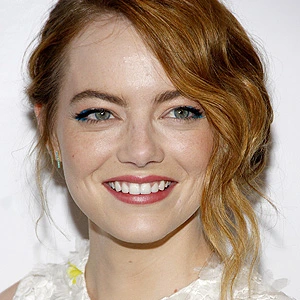 Dents d Emma Stone en 2024 mettant en valeur son sourire hollywoodien oscarise