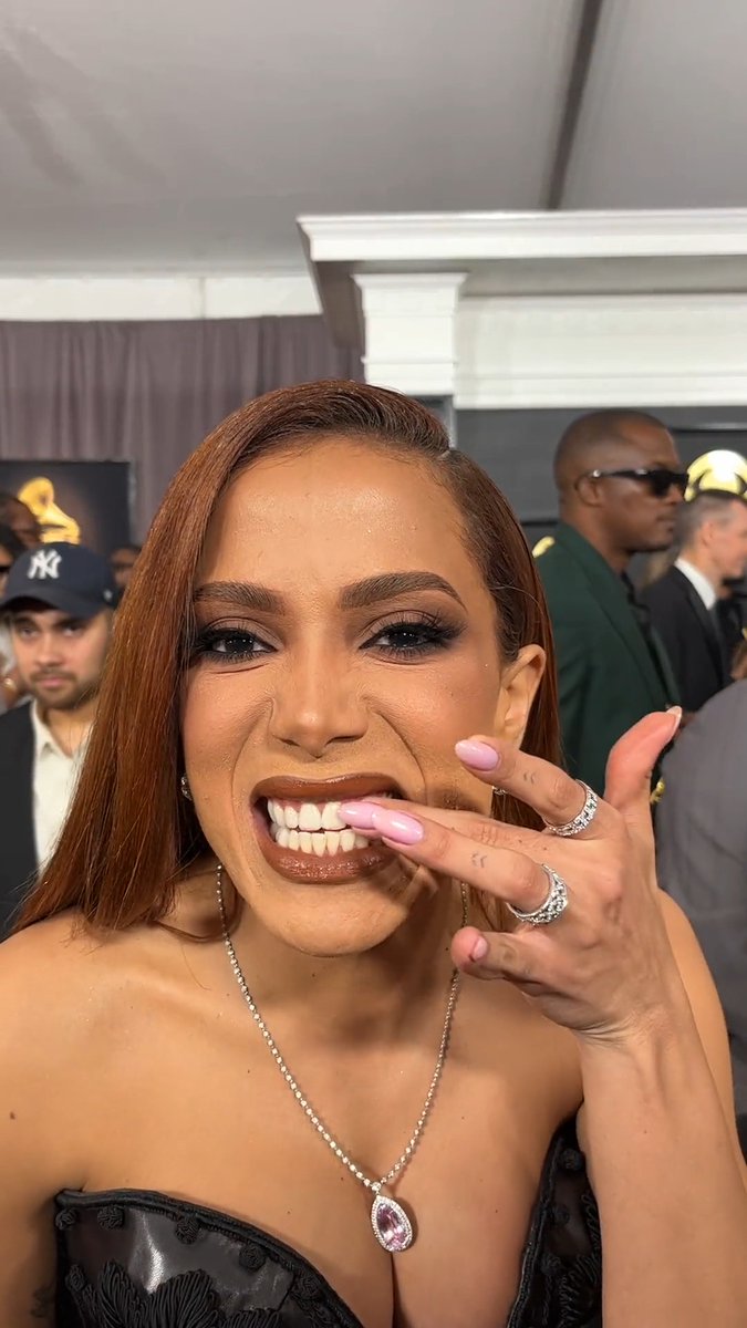 Nouvelles dents anitta evolution dentaire historique