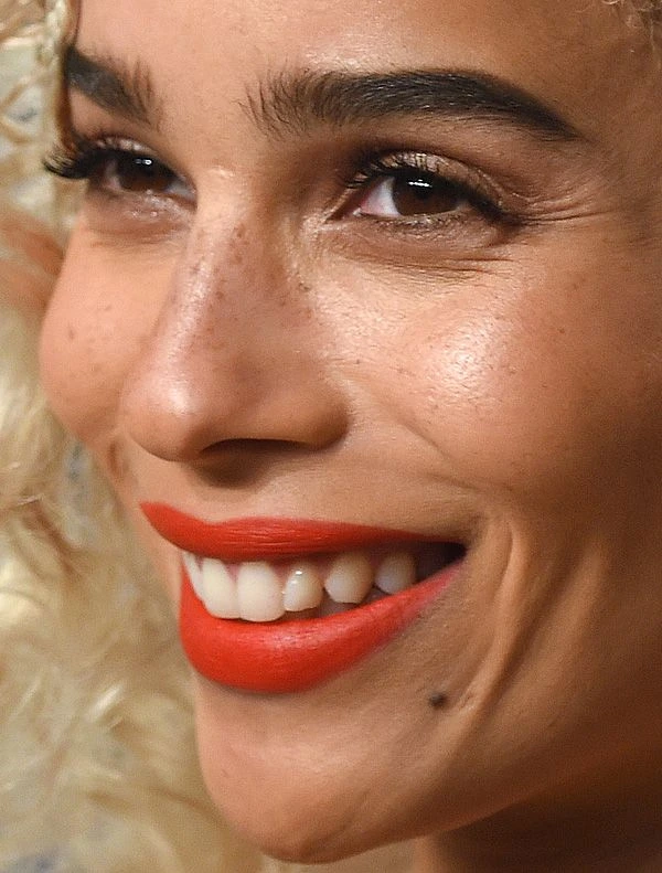 Zoë Kravitz dents en 2020 sourire tapis rouge
